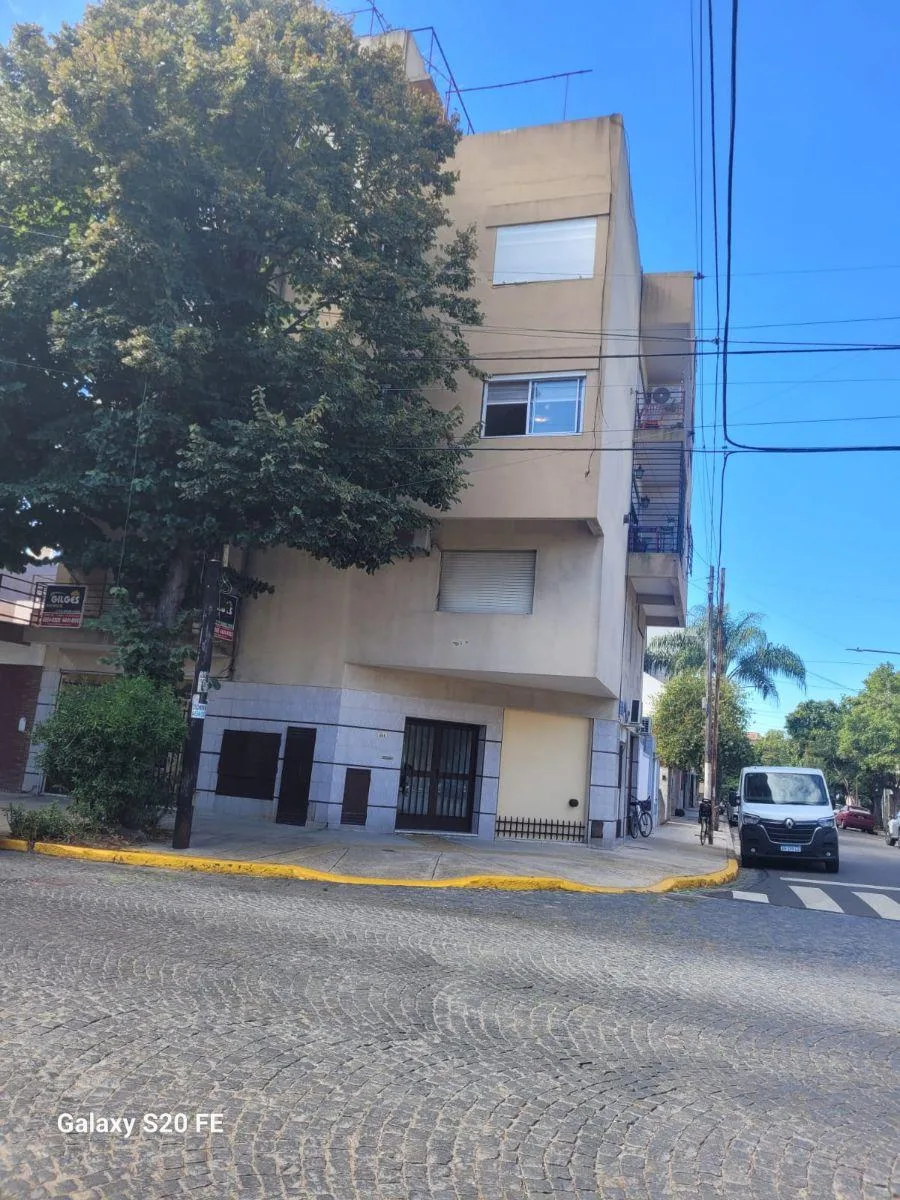 Квартира-студия с отдельной кухней в Mataderos