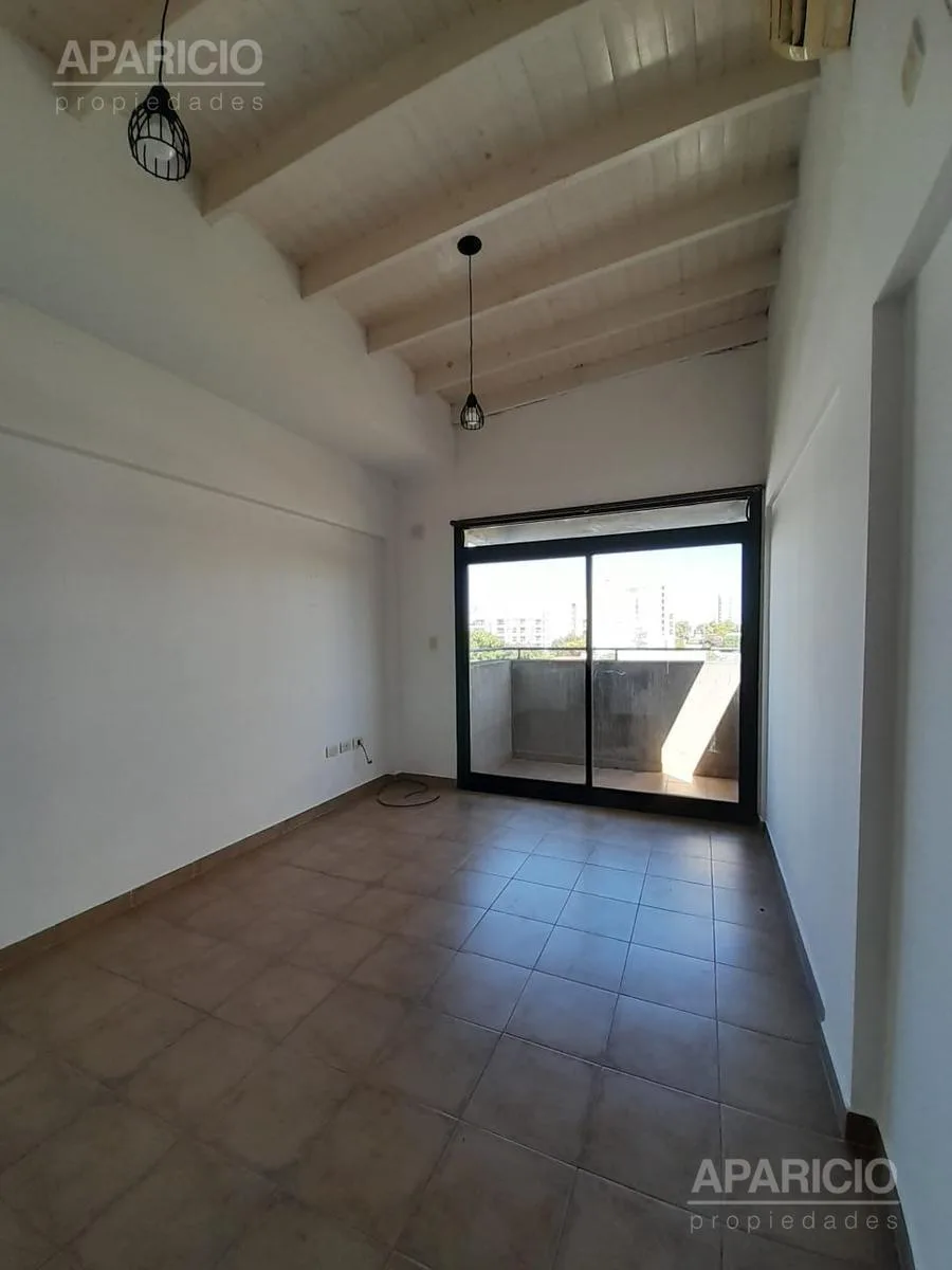 Departamento de 2 ambientes con balcón y terraza privada en La Plata