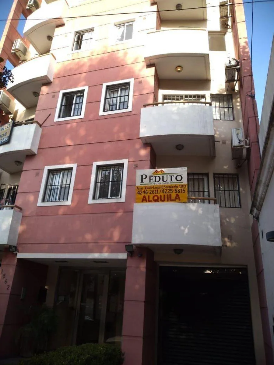 Apartamento meio andar de 3 dormitórios em Lanús Este