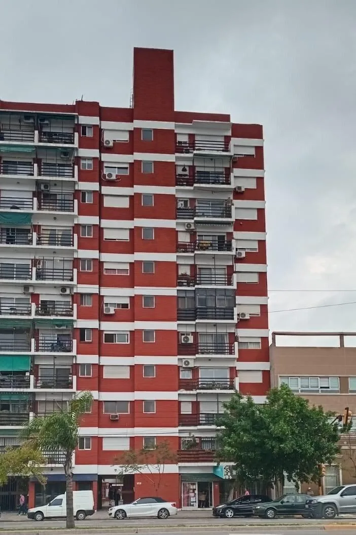 Квартира с 1 спальней в Avellaneda, окна на улицу