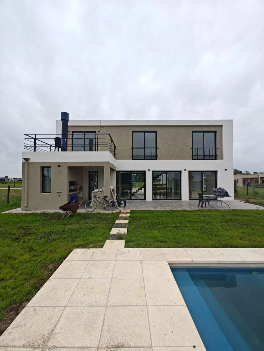 Casa de 4 dormitórios em La Alameda - Canning