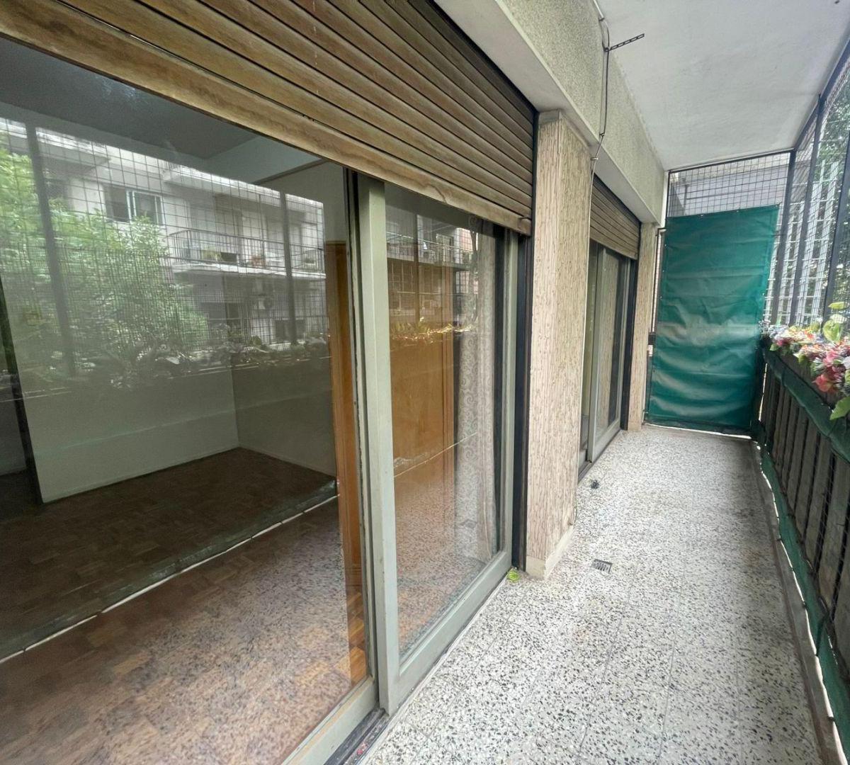 Квартира с 2 спальнями и балконом в Saavedra