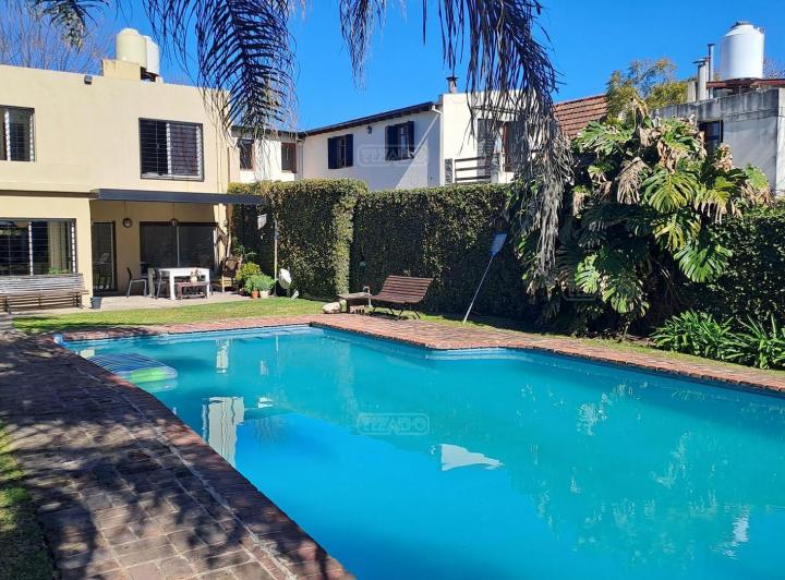 Five-bedroom house for temporary rental in Victoria