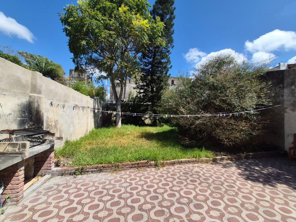 PH de 3 ambientes con cochera, jardín y parrilla en Villa Santa Rita