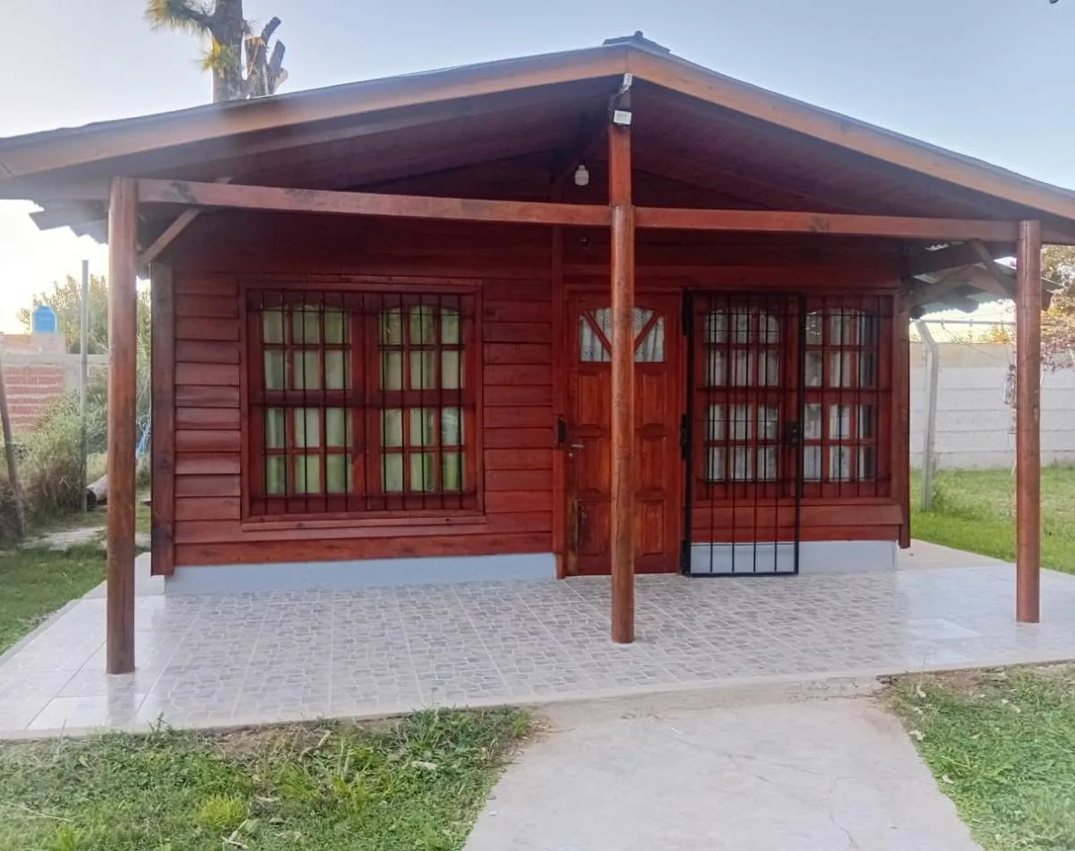 Casa tipo cabana com 2 dormitórios em José C. Paz
