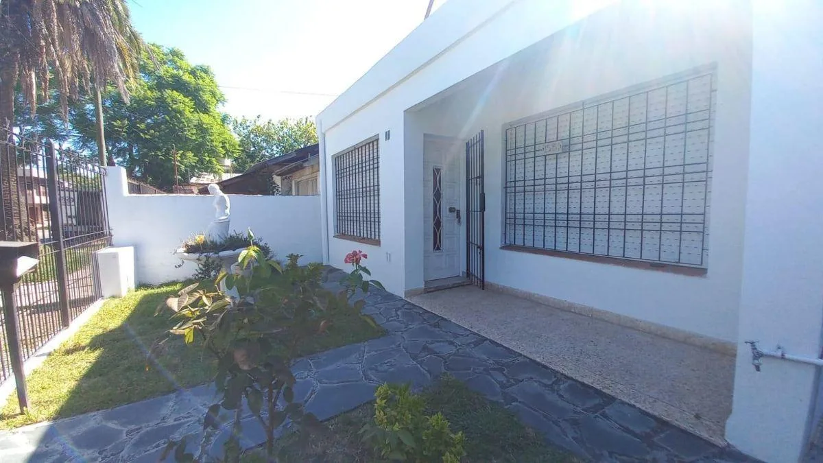 Casa tipo PH com 2 dormitórios em Ituzaingó Sur