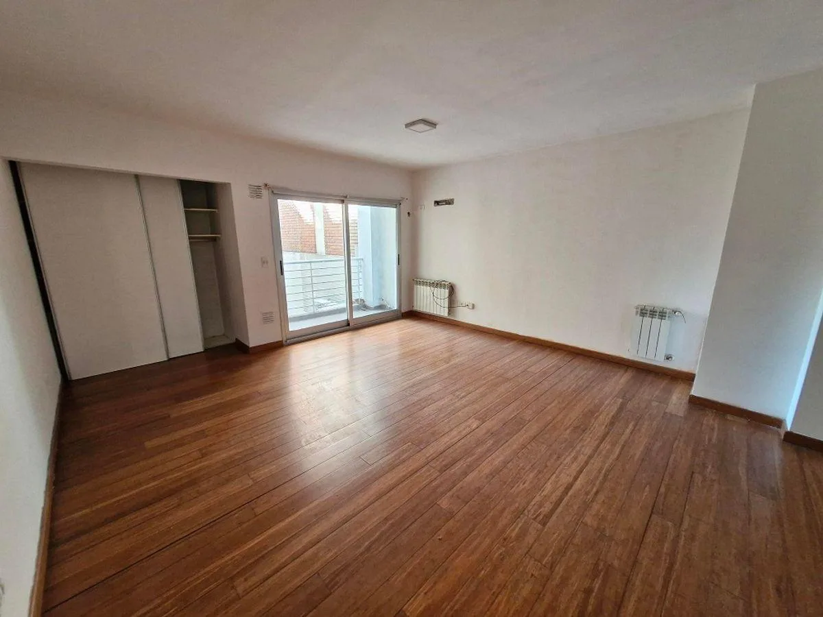 1.5-room apartment in Flores facing Plaza Misericordia