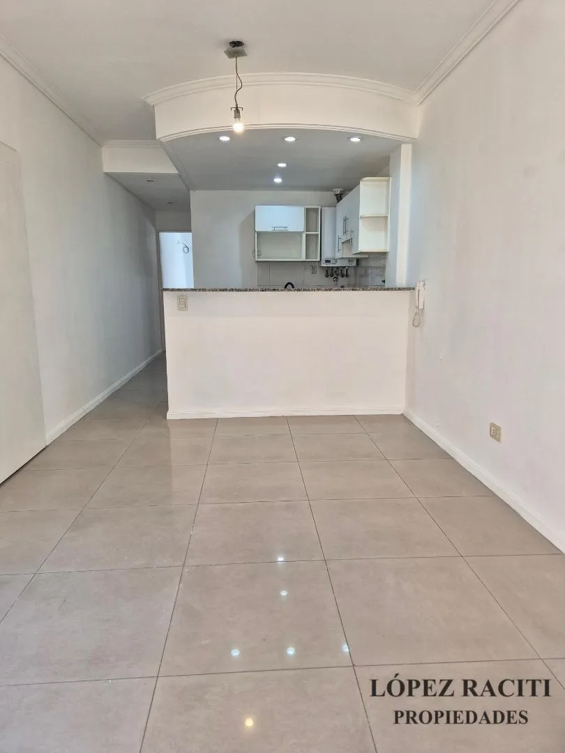 Apartamento de dois ambientes de meio andar em Lanús Oeste