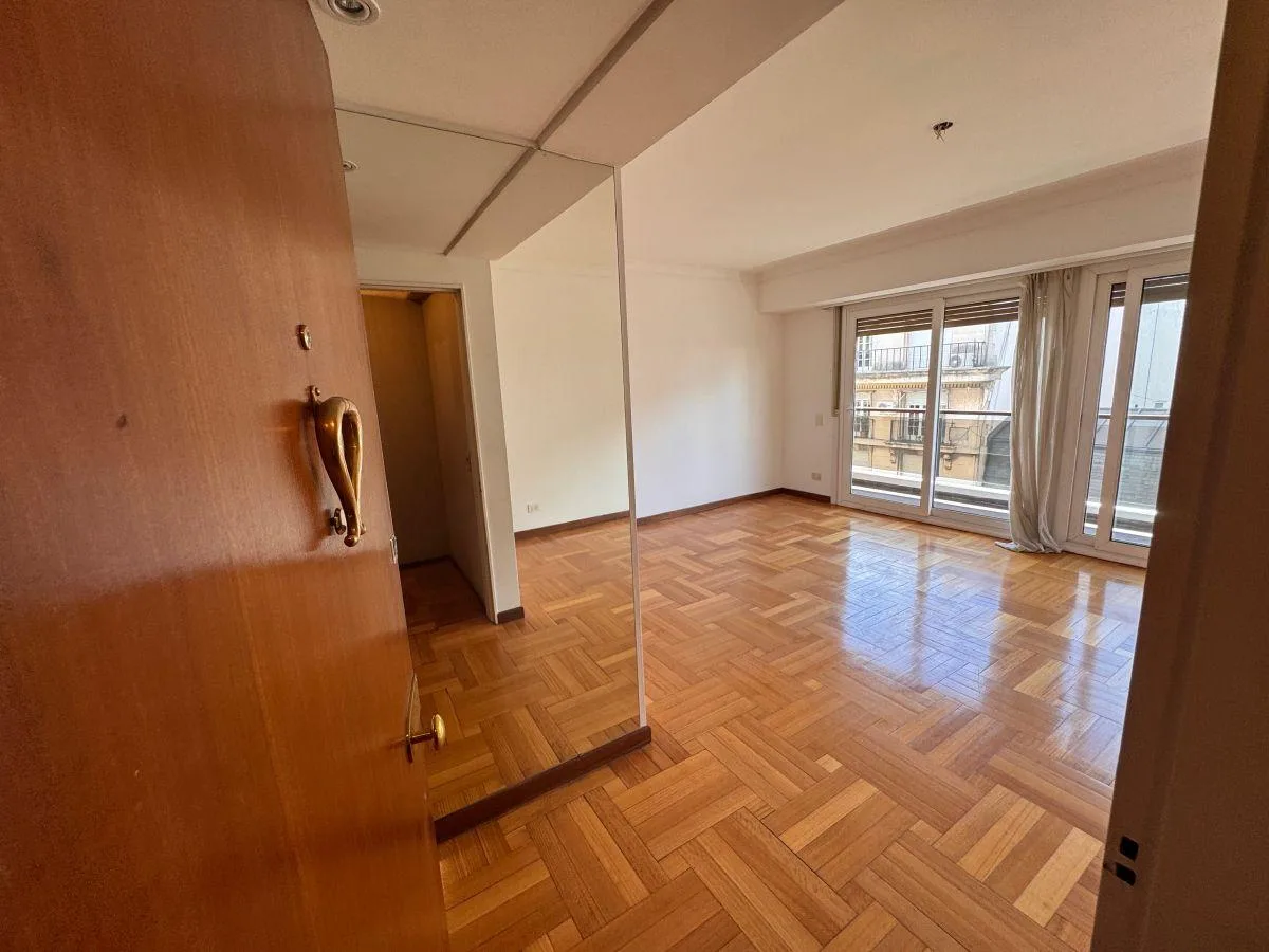 Semipiso de 3 ambientes en Recoleta con cochera