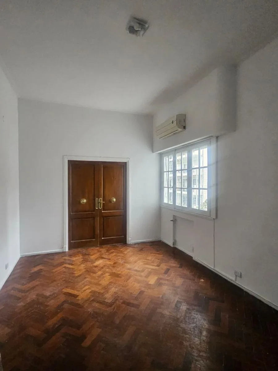 Two-bedroom apartment in Recoleta