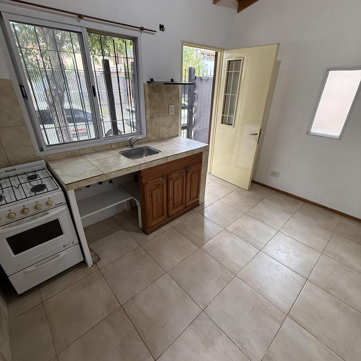 Kitnet PH térreo com entrada independente em Beccar