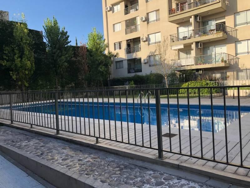 Monoambiente con balcón y cochera fija en Villa Urquiza