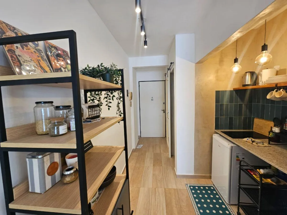 Квартира-студия после ремонта с балконом в Retiro