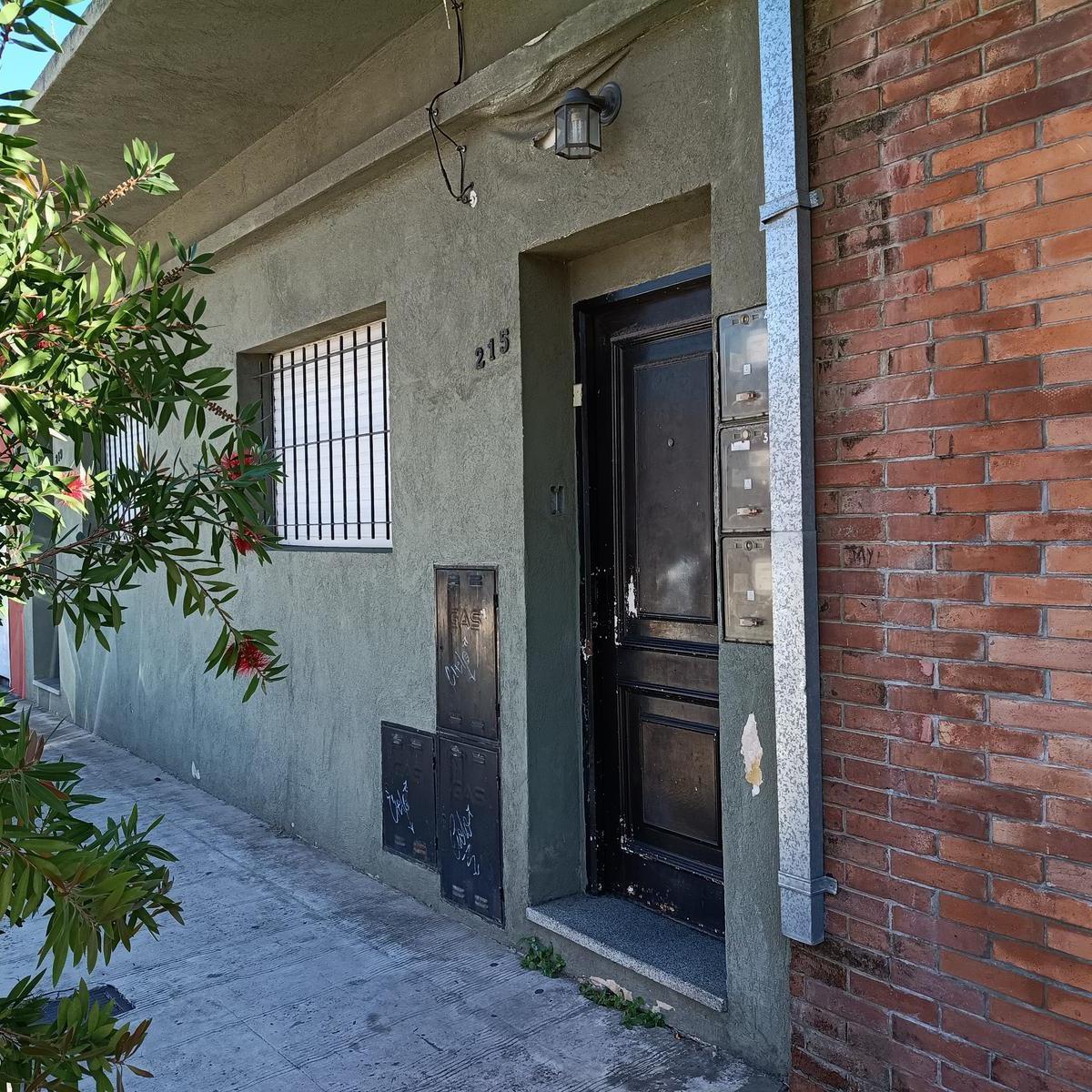 PH de dois ambientes com pátio em Beccar, sem condomínio