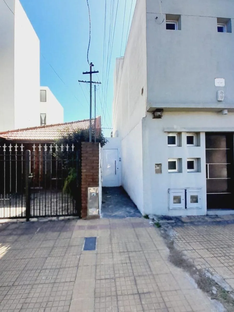 Apartamento de 1 dormitório com pátio em La Plata