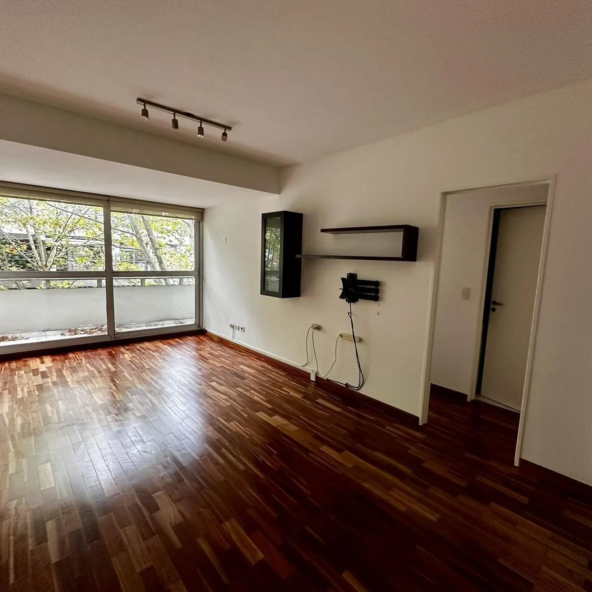 Apartamento de 1 quarto de frente em Palermo com vaga e varanda