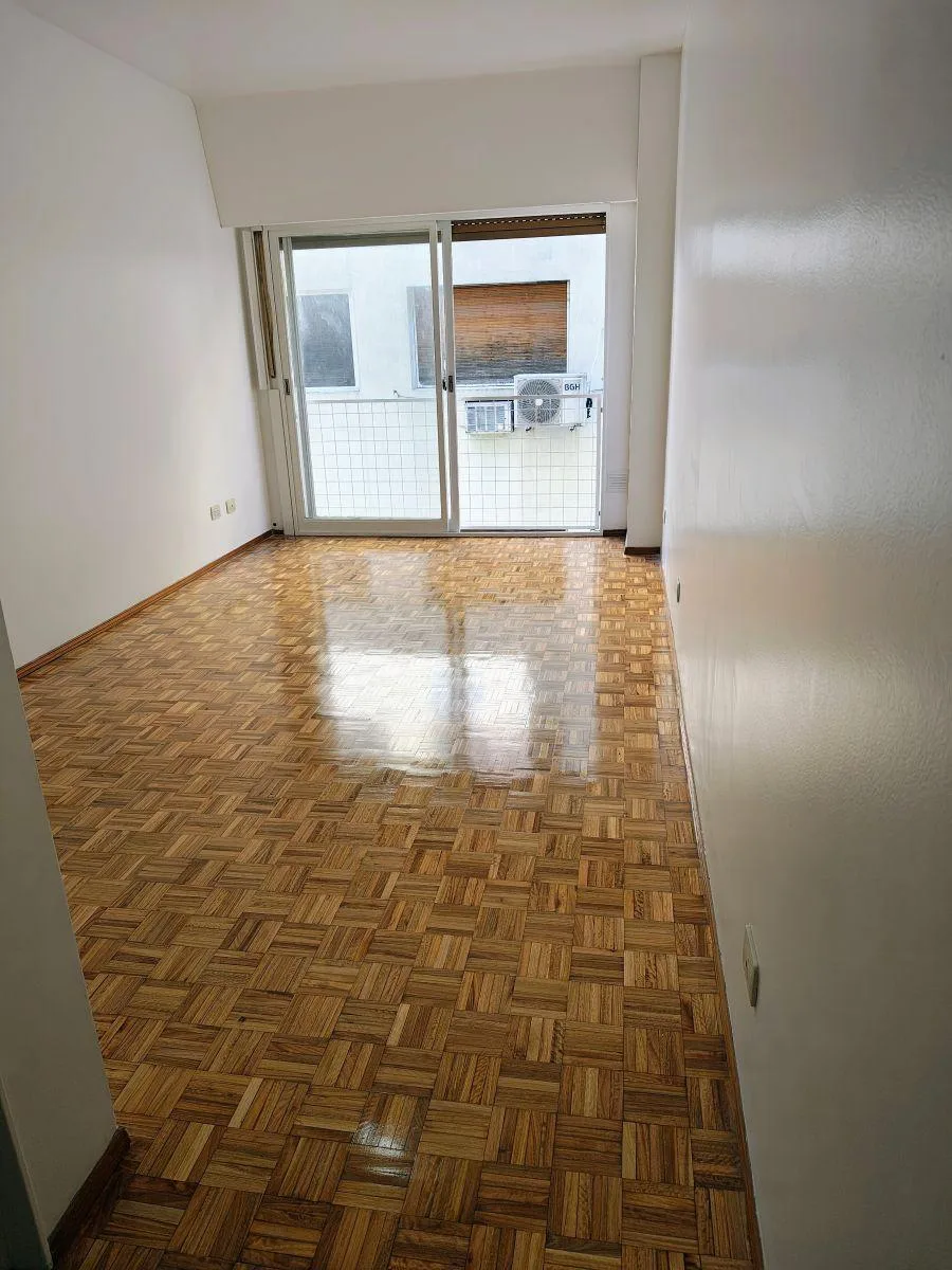 Apartamento de dois ambientes com 1 quarto em Monserrat