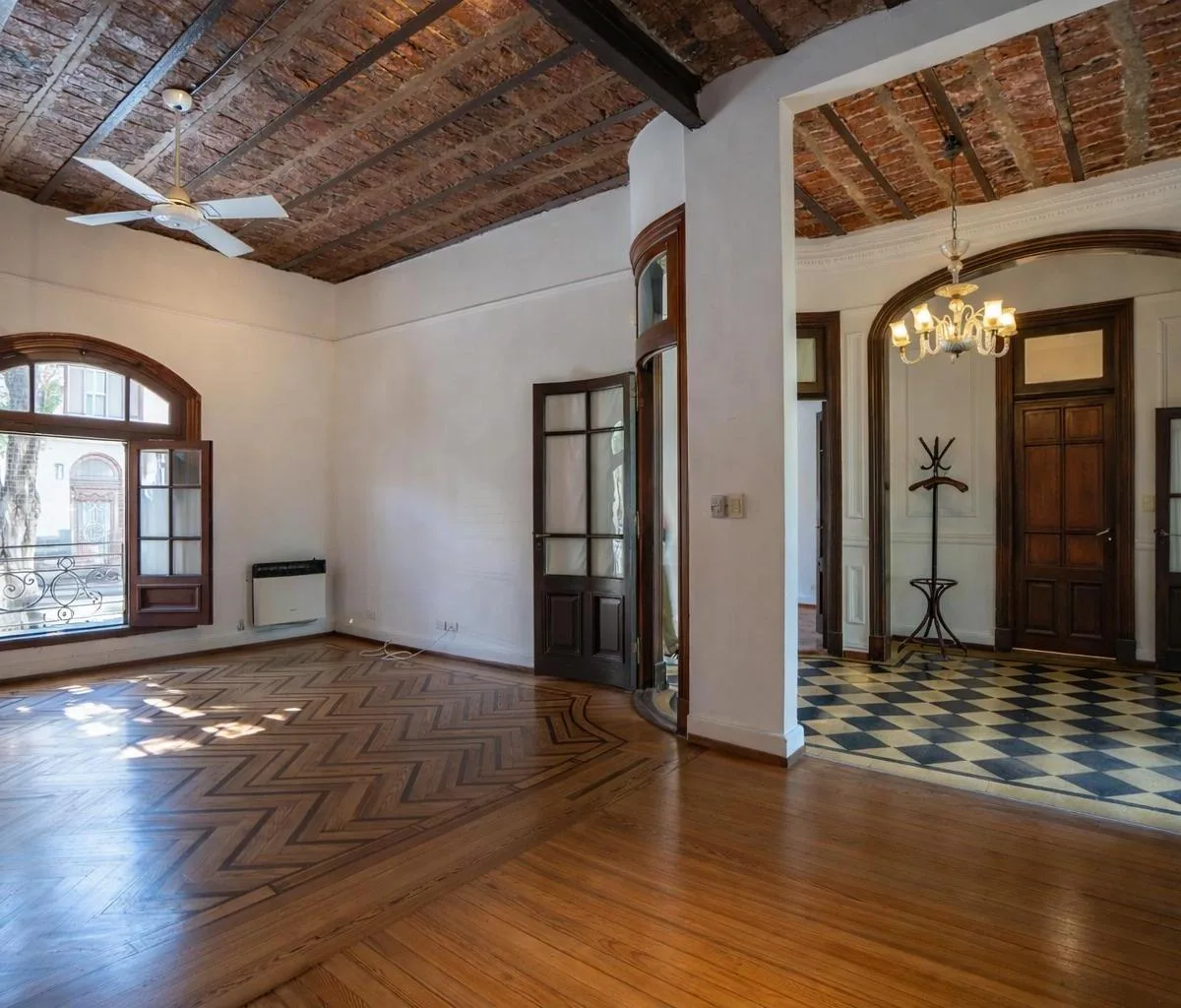 Four-bedroom house in Palermo with terrace and BBQ grill