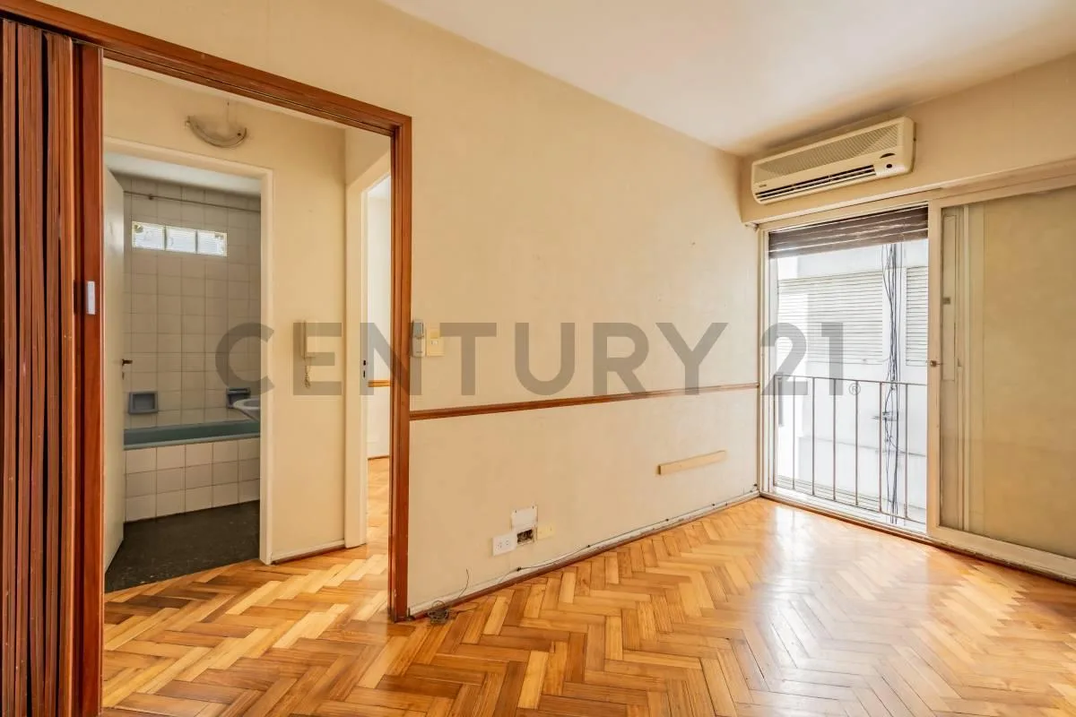 2-room unit with Juliet balcony