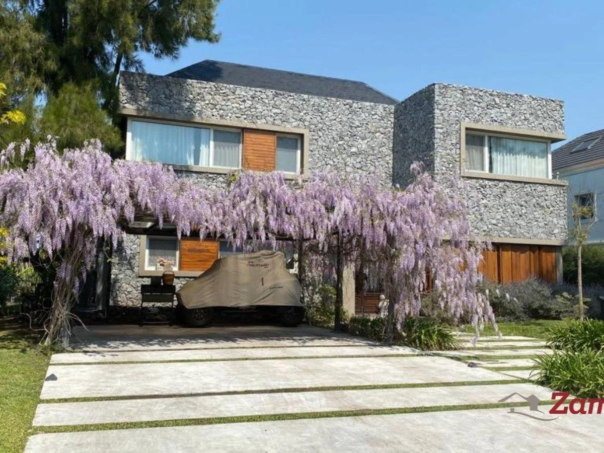Casa de 5 ambientes en Saint Thomas Este-Oeste