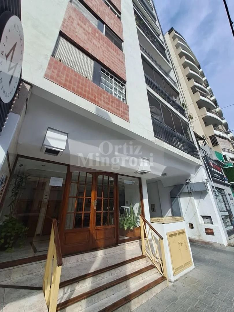 Three-room apartment with balcony frontage in Lomas de Zamora