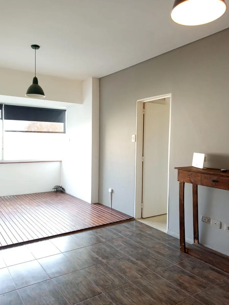 Apartamento de dois ambientes de fundos em Vicente López