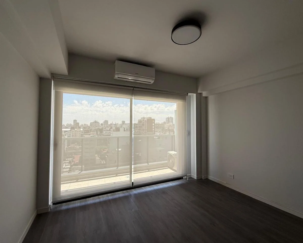 Kitnet novo (nunca habitado) com varanda em Balvanera