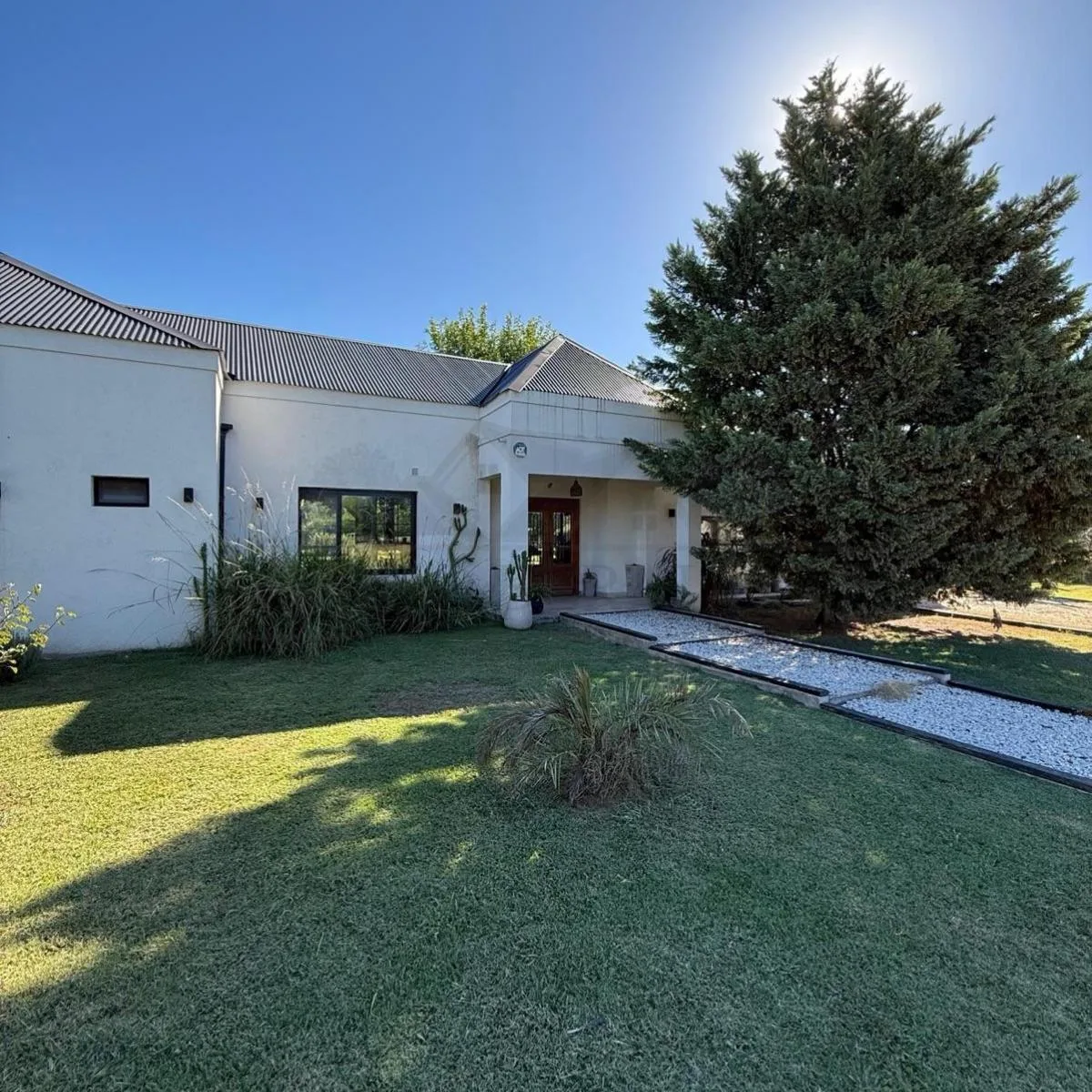 Casa mobiliada de 3 dormitórios em Luján San Roque
