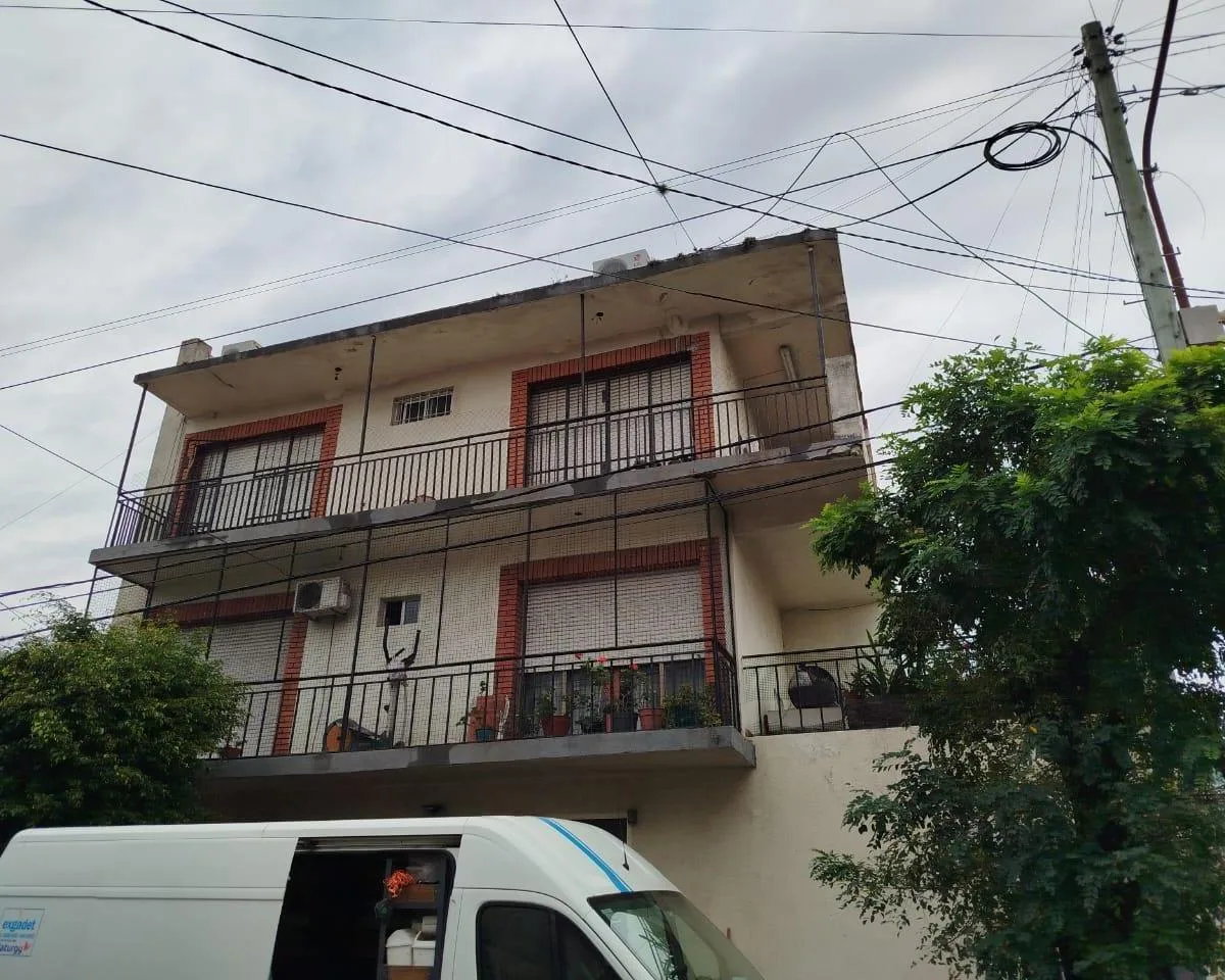 Three-room apartment with parking in Ramos Mejía