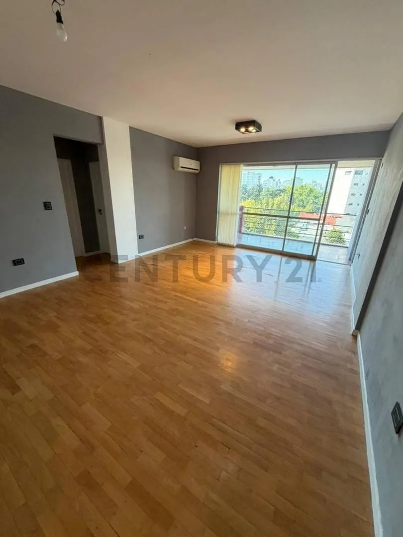 Departamento de 2 ambientes con escritorio en alquiler en La Plata