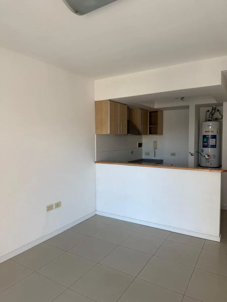 Apartamento de dois ambientes de frente em Lanús