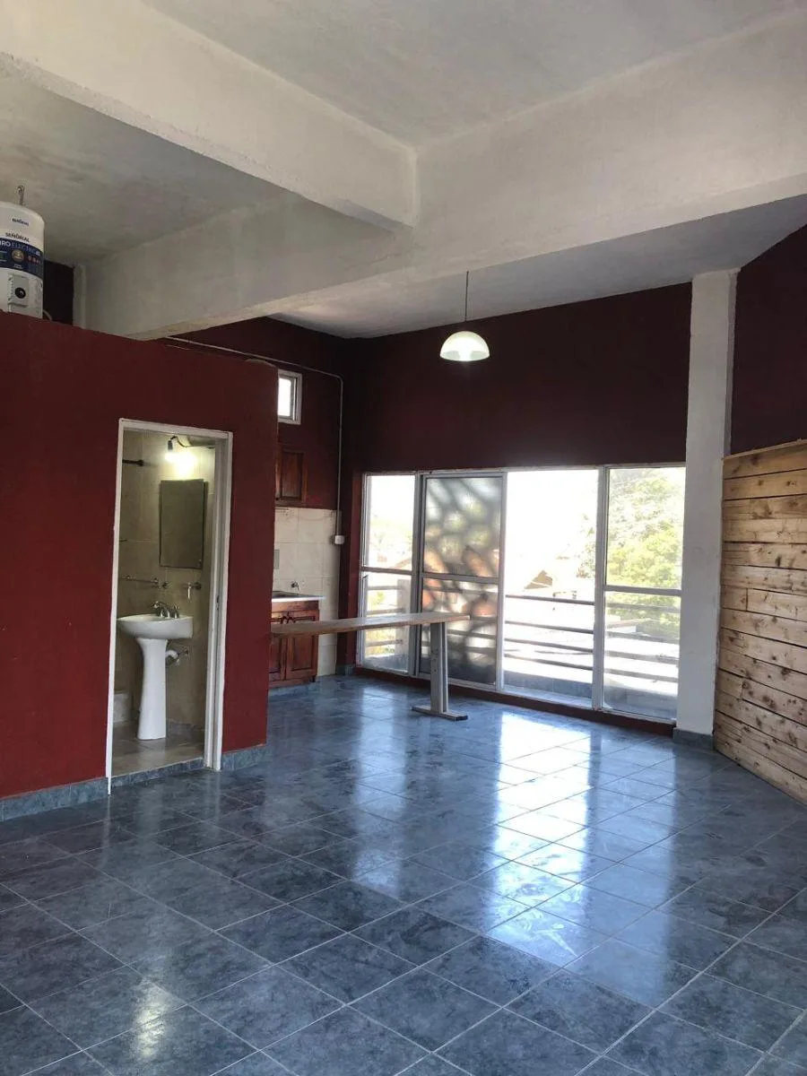 Calle 137 y 29. Monoambiente con Balcon