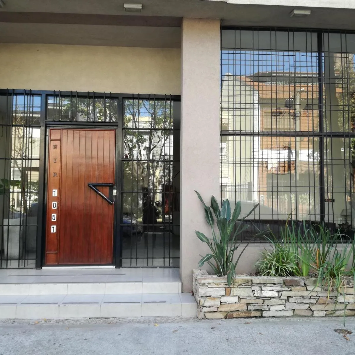 Kitnet com banheiro completo em Morón