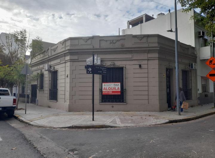 Casa de 5 dormitorios en Vélez Sarsfield con gran terraza y garage