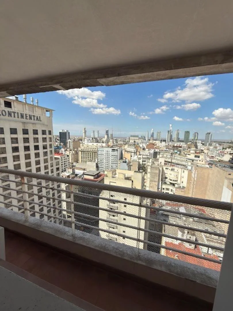 Departamento de 3 ambientes con balcón en Monserrat, piso 22