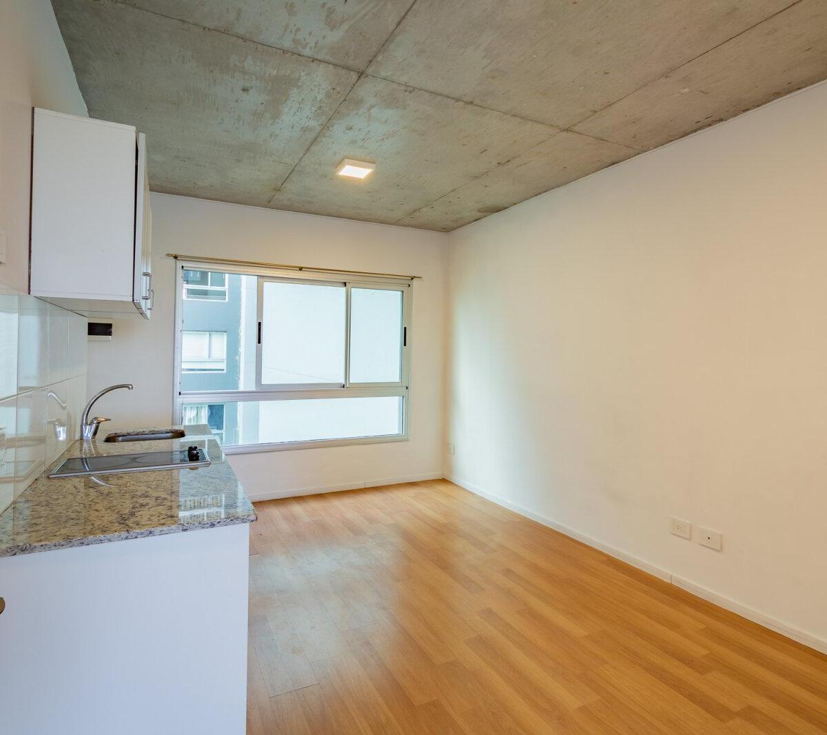 Apartamento tipo kitnet divisível com vaga fixa e comodidades em Chacarita