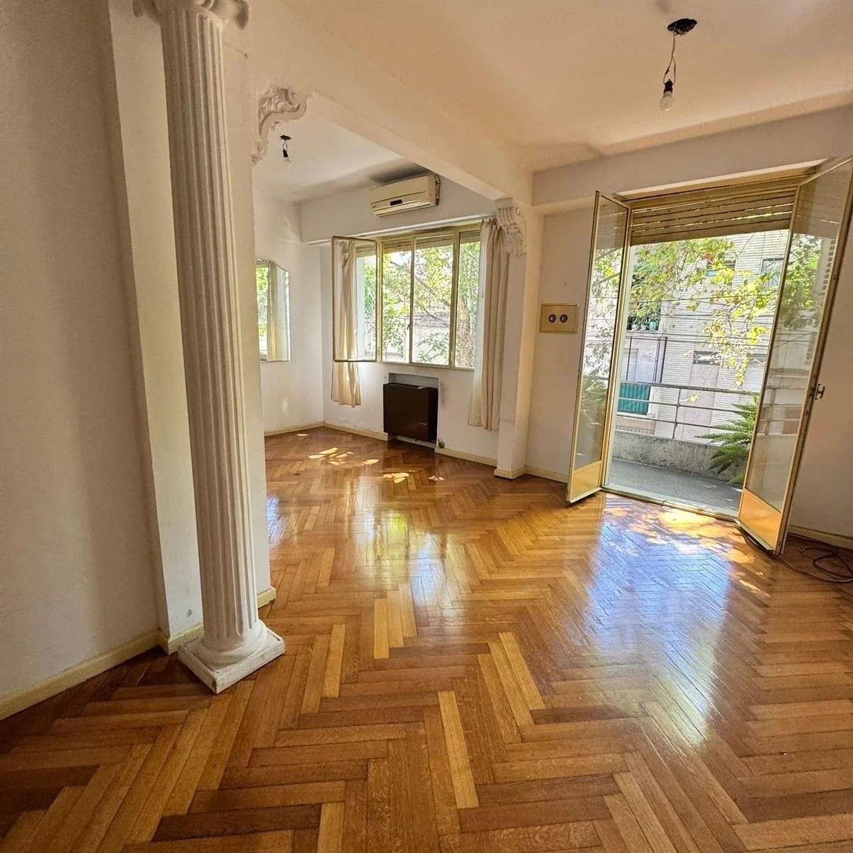 Apartamento de três ambientes com dependência em Flores