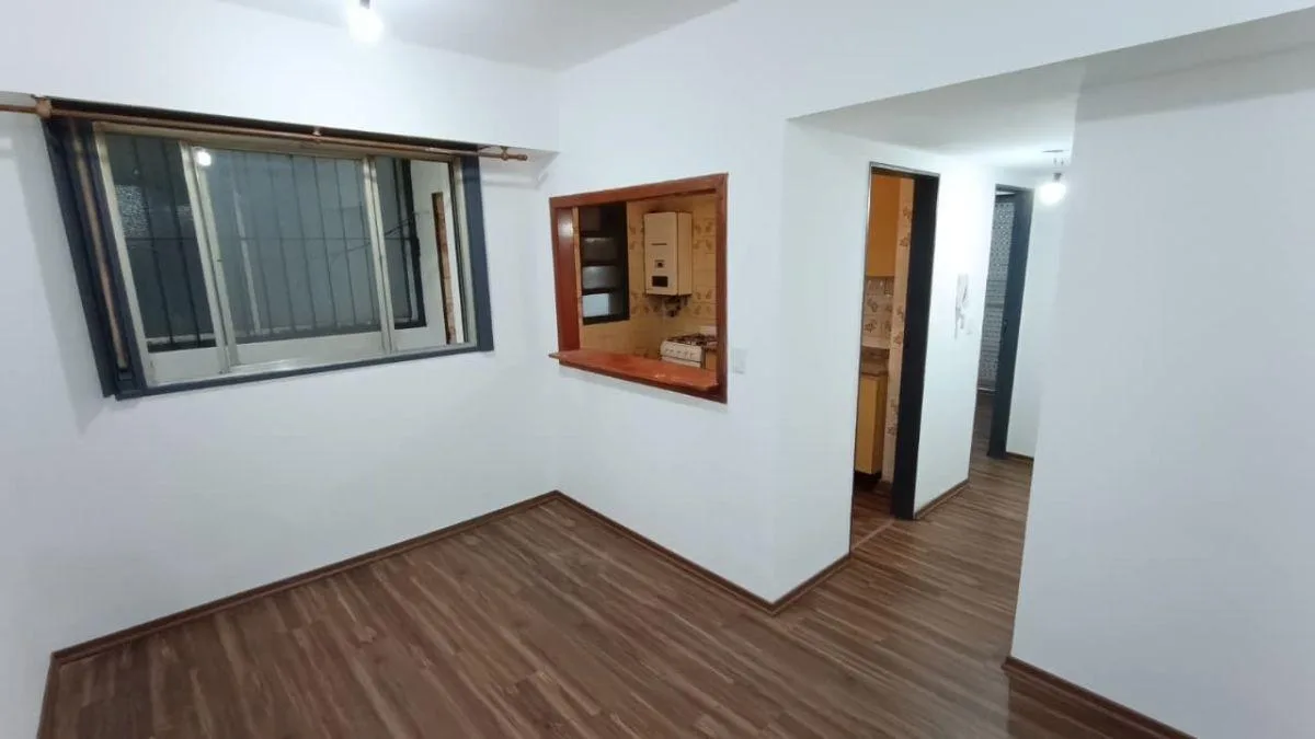 Three-room apartment with private patio in La Matanza