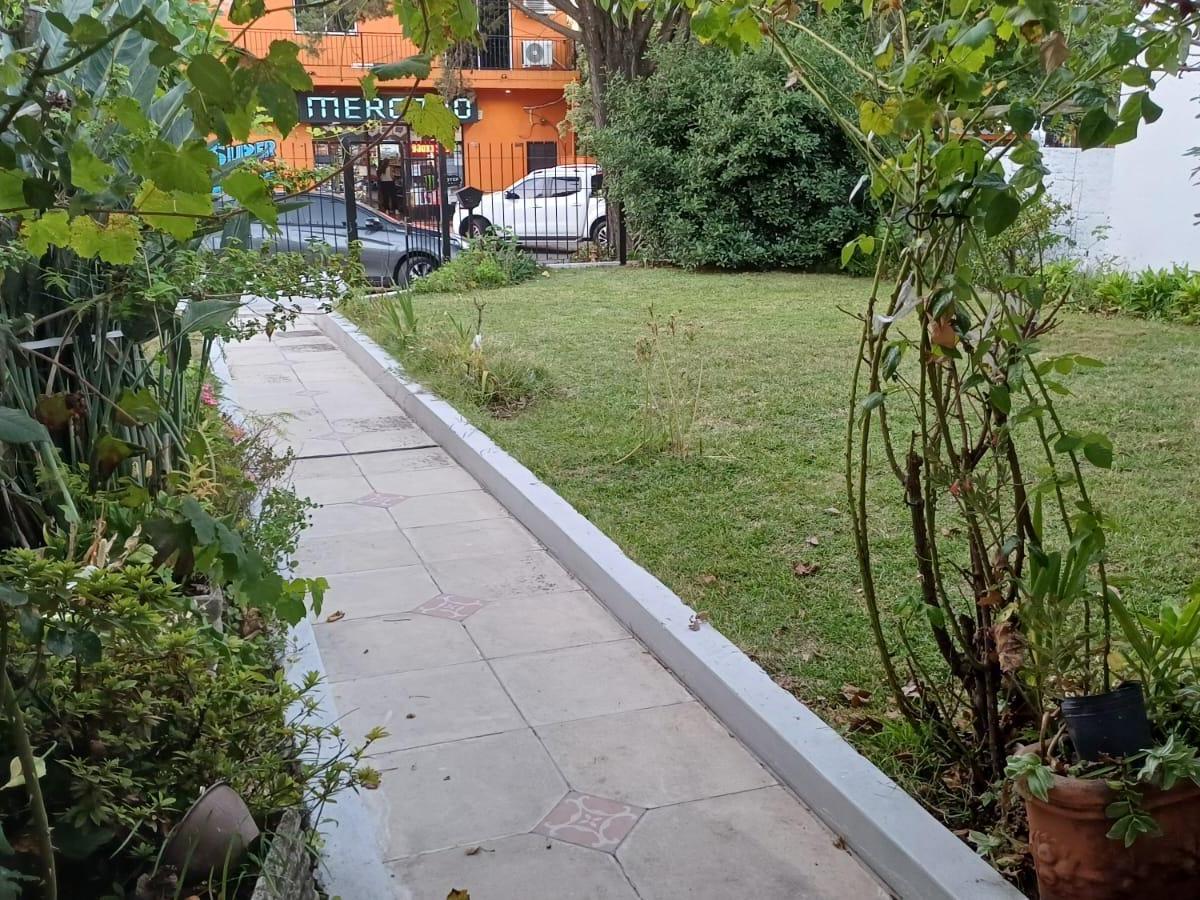 Casa com 2 dormitórios em Beccar