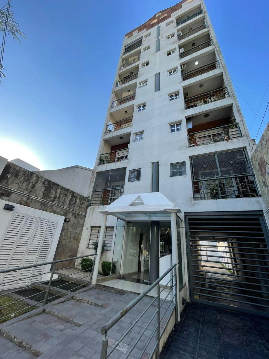 Apartamento de dois ambientes de frente em Lanús