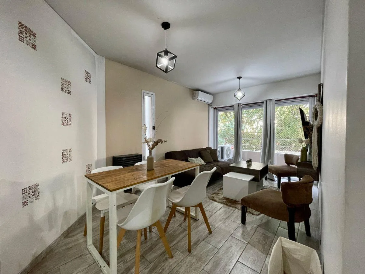 Departamento amoblado de 1 dormitorio en alquiler en La Plata con vista a Av. 60