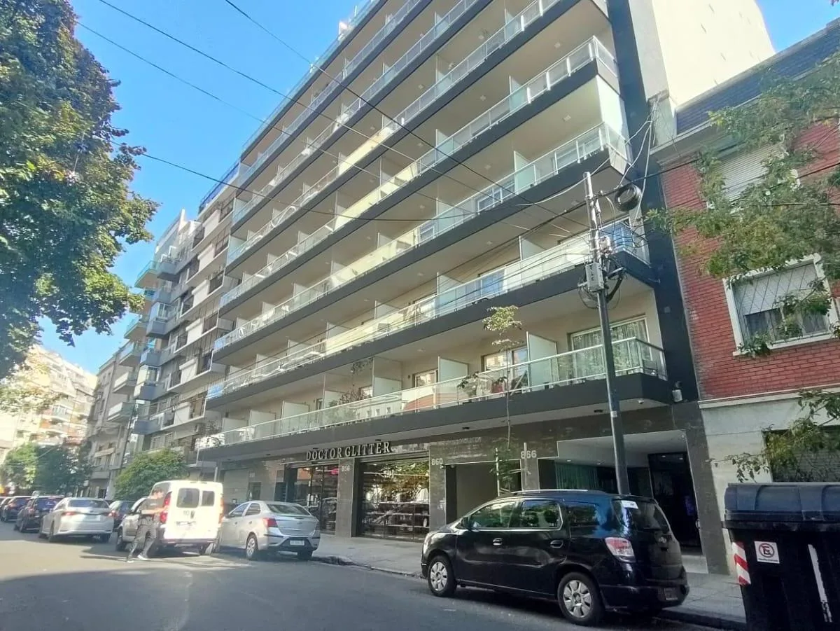 Kitnet com varanda de frente em Almagro