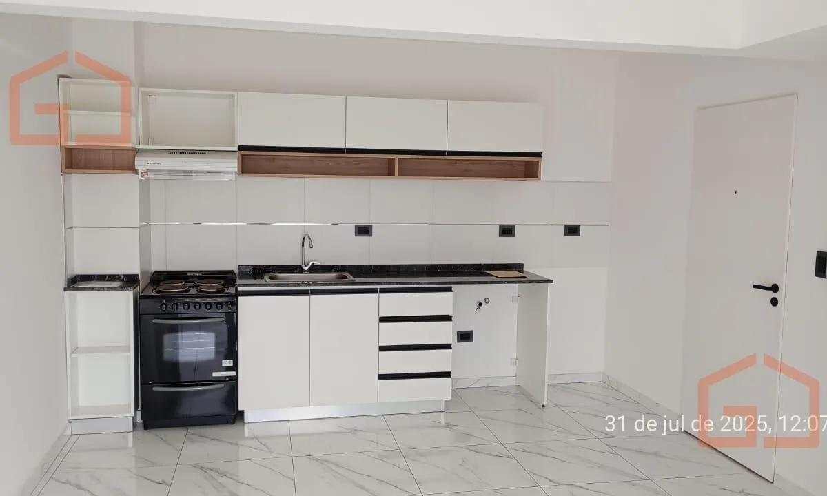 Departamento de 3 ambientes con cochera en Morón