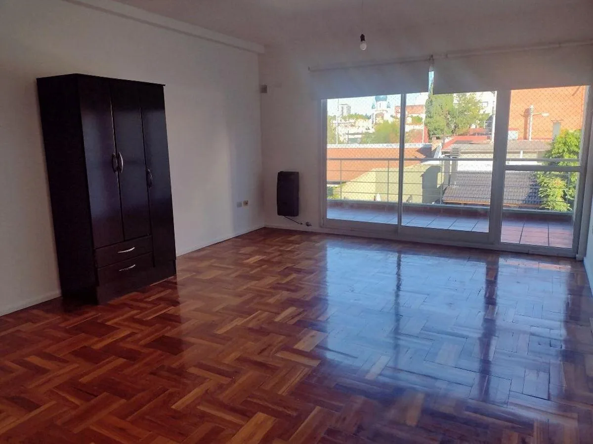 Квартира-студия в Saavedra с балконом и кладовой