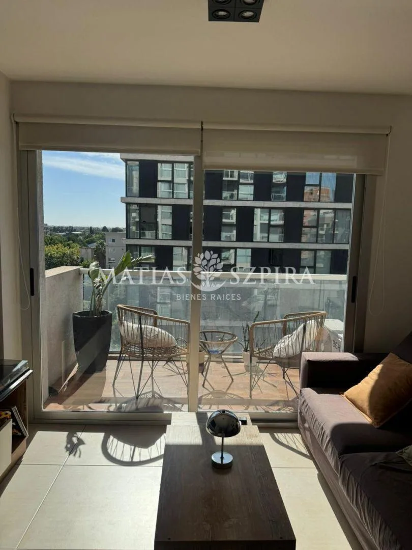 Apartamento de dois ambientes com 1 suíte em Ituzaingó Centro