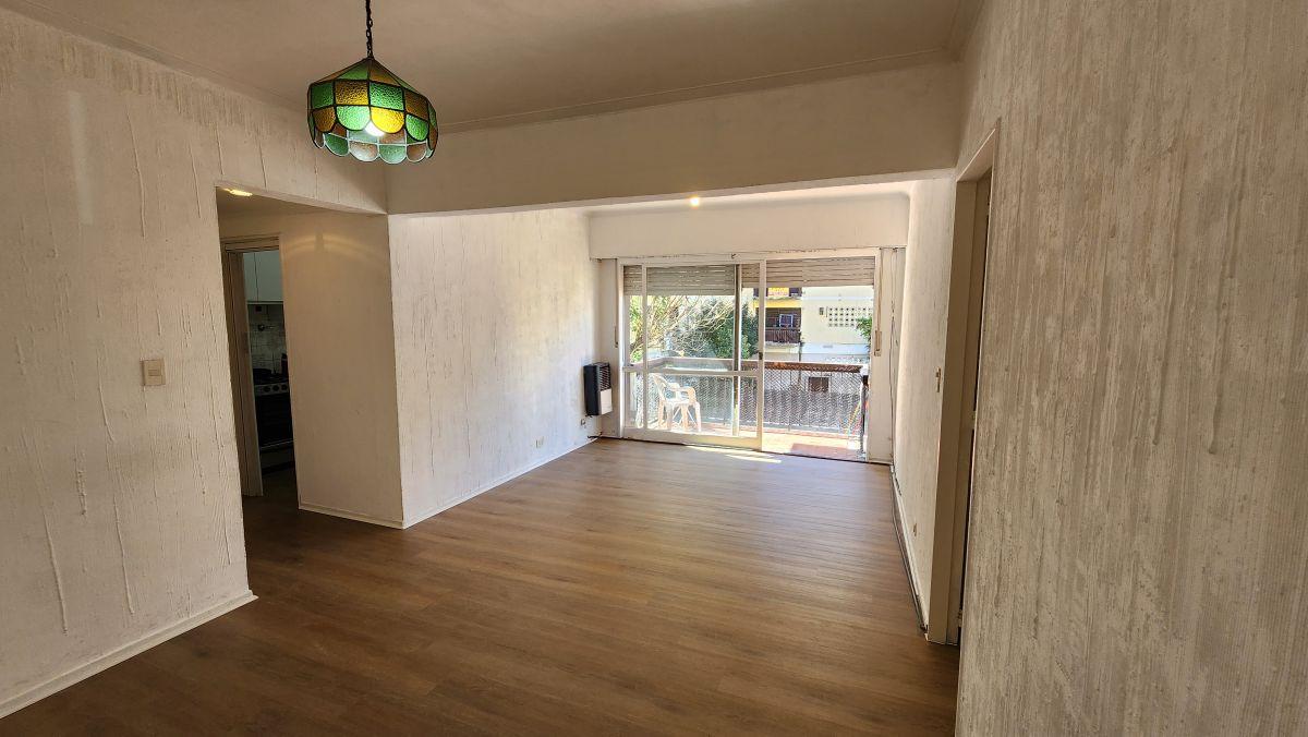 Apartamento de quatro ambientes com 3 dormitórios em Martínez