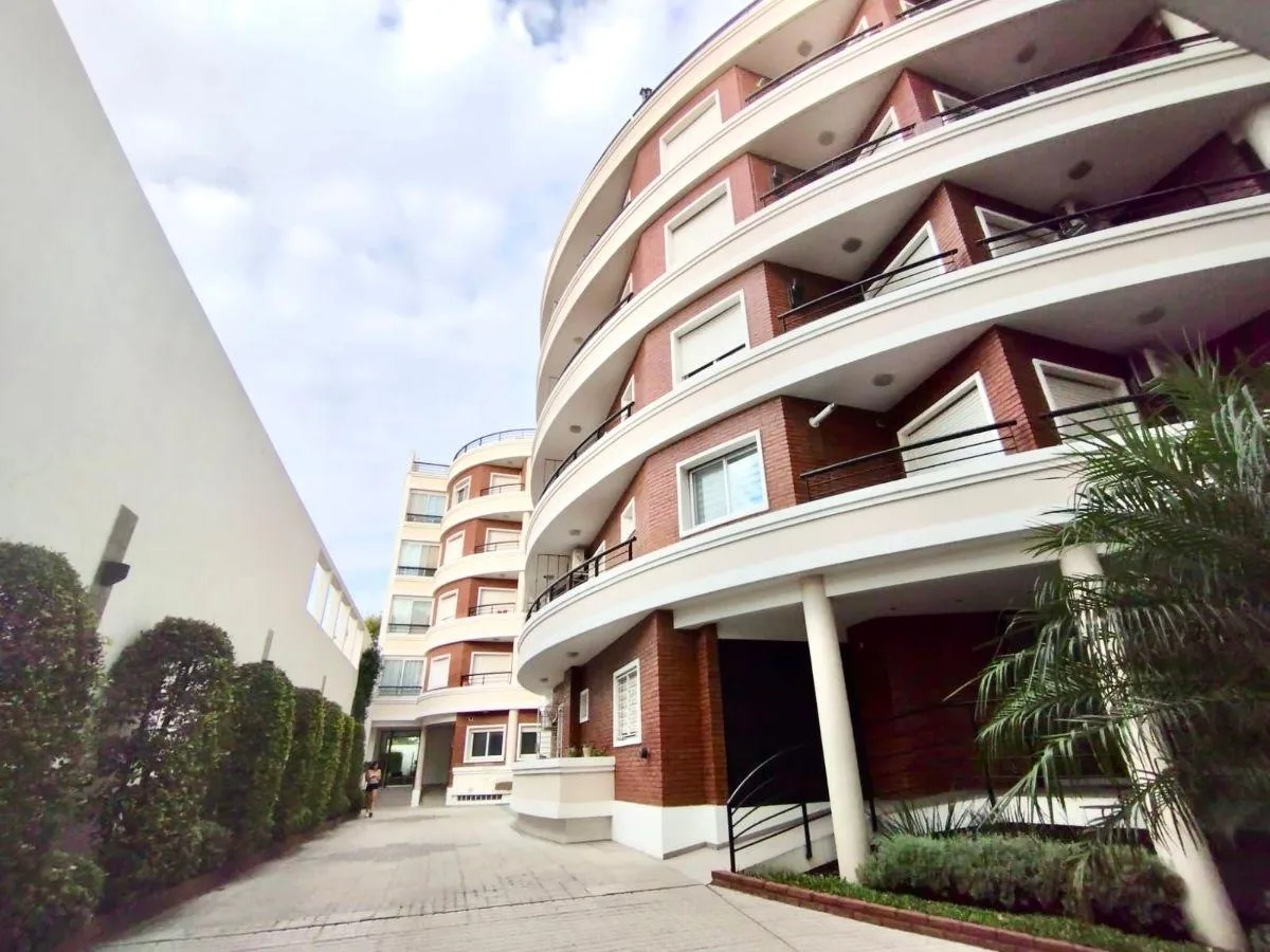 Kitnet no térreo de frente em Haedo, Morón