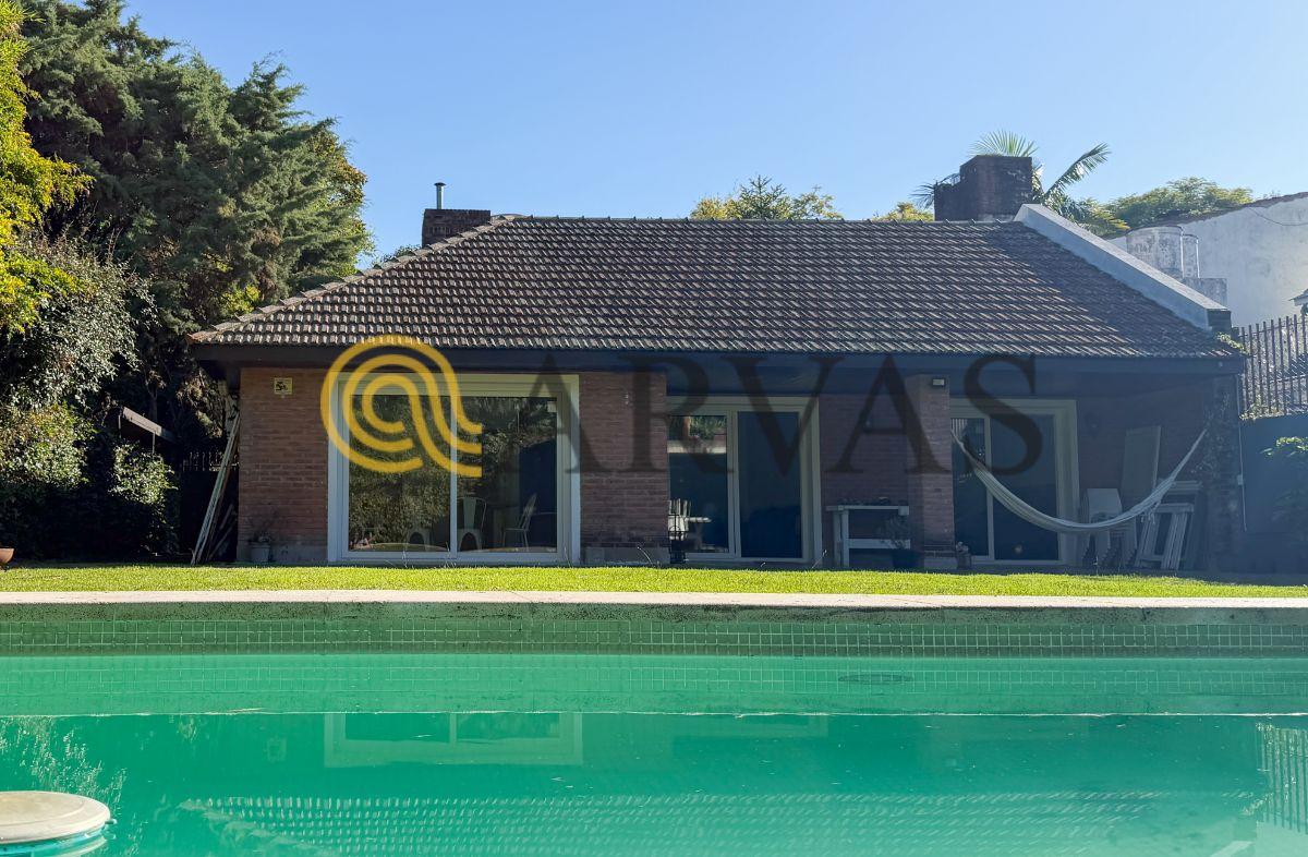 Семейный дом с 3 спальнями в Beccar