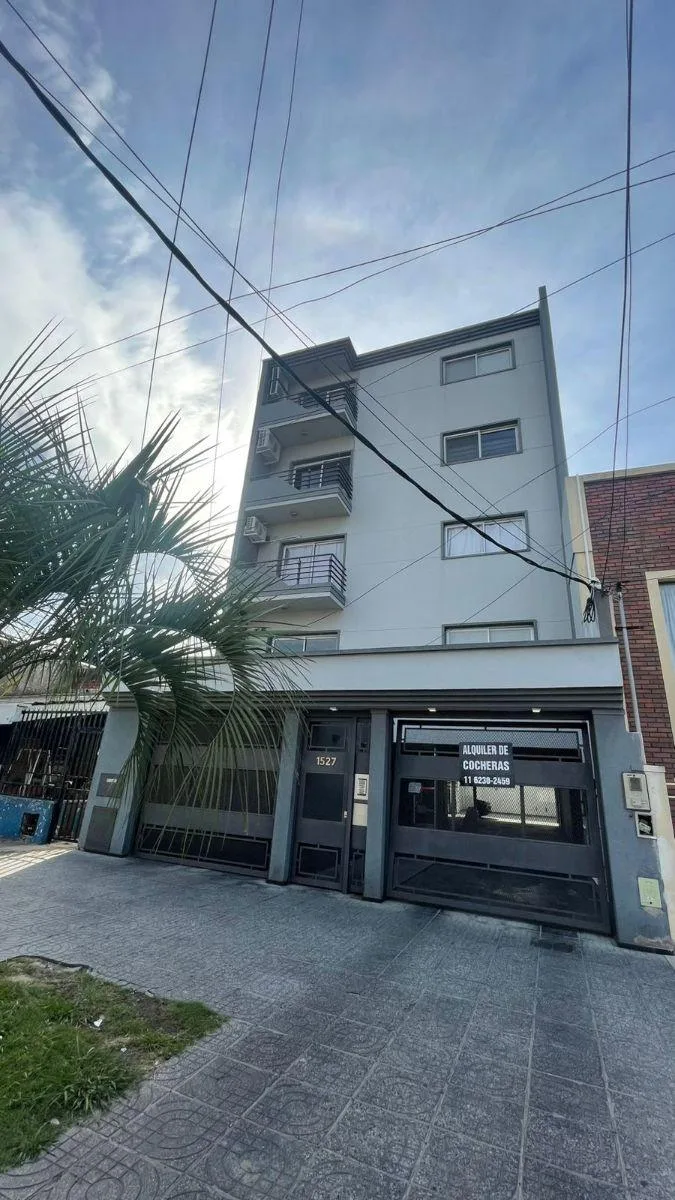 Apartamento de 3 ambientes com 2 dormitórios em Lanús