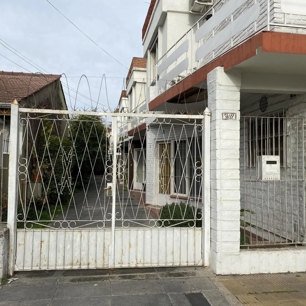 PH en Castelar, Rojas Al 1600
